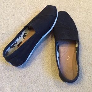 TOMS black shoes