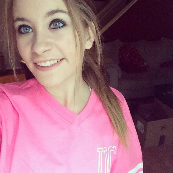 Meet your Posher, Bri - Picture 1 of 1