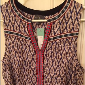Sleeveless shirt