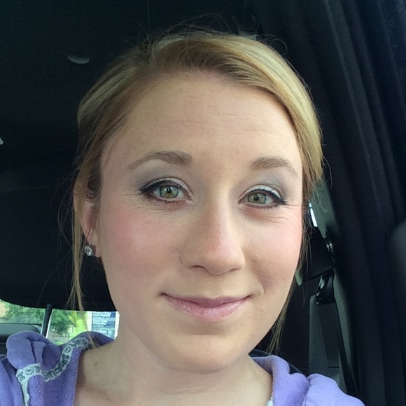 Meet your Posher, Leah - Picture 1 of 1