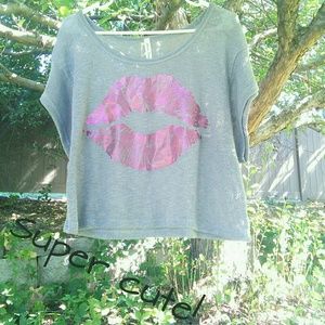 Cute short sleeved knit top