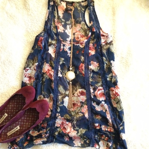 Vanity Tops - Floral tank 🌺☀️