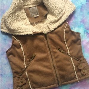 NEVER WORN! FAUX SHEARLING VEST
