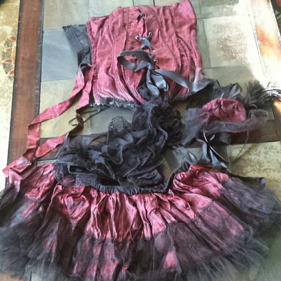 ❌❌SOLD❌❌ Saloon Girl Halloween Costume - Picture 2 of 3