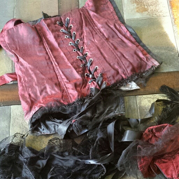 ❌❌SOLD❌❌ Saloon Girl Halloween Costume - Picture 3 of 3