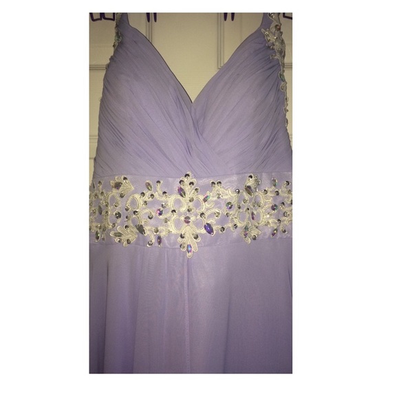 Worn once, don't need it anymore - Picture 2 of 4