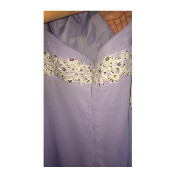 Worn once, don't need it anymore - Picture 3 of 4