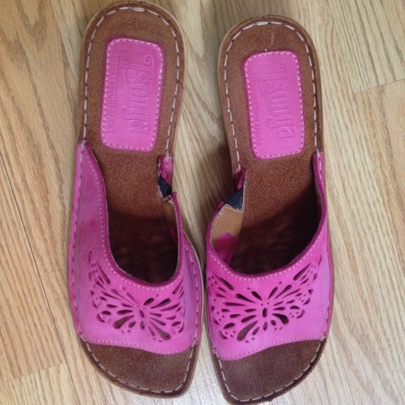Pink embroidered flat sandals