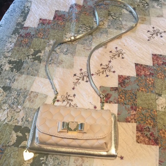 Adorable gold toned cross body
