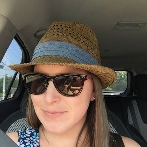 Meet your Posher, Courtney