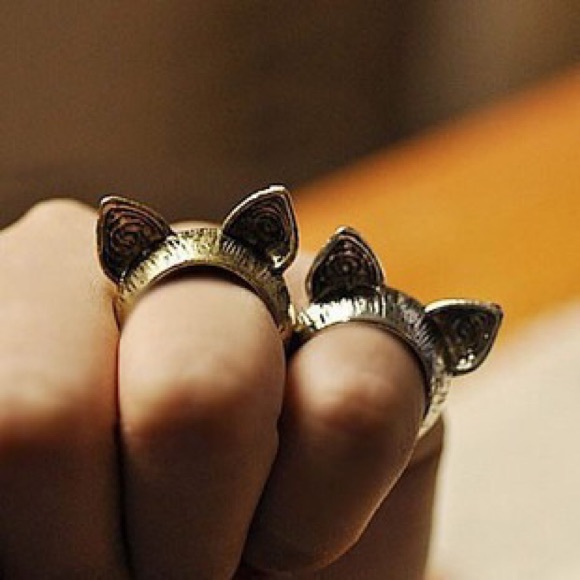 Jewelry - Silver cat ear ring