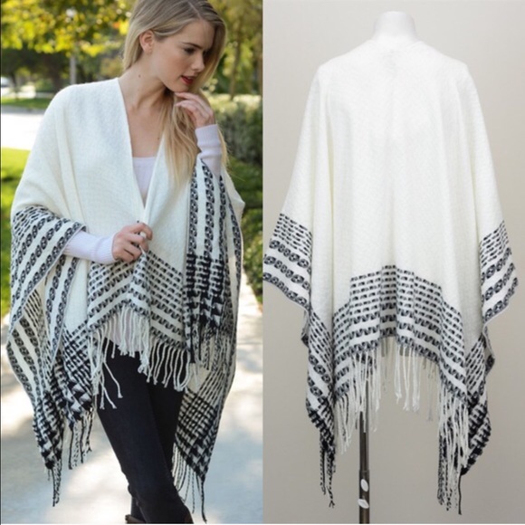 Accessories - 🆕The DANIELLA quilted tassel poncho - WHITE