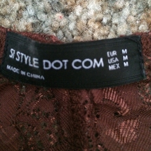 💥SOLD💥 NWOT Brown/burgundy lace bralette - Picture 3 of 3