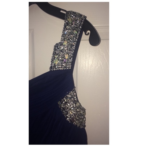 Wore it once, won't wear it again - Picture 3 of 4