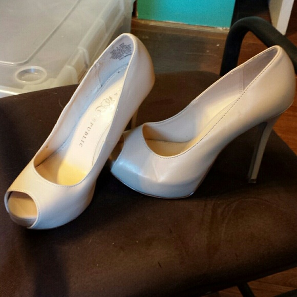 Tan heels - worn ONCE almost new - Picture 3 of 4