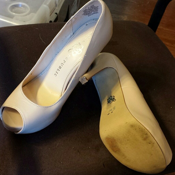 Tan heels - worn ONCE almost new - Picture 4 of 4