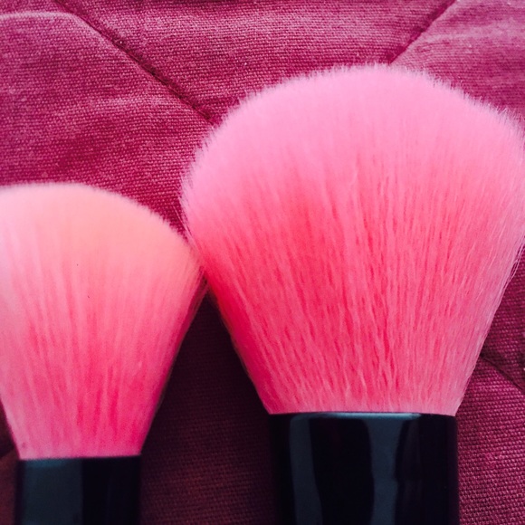 Pink makeup brushes - Picture 4 of 4