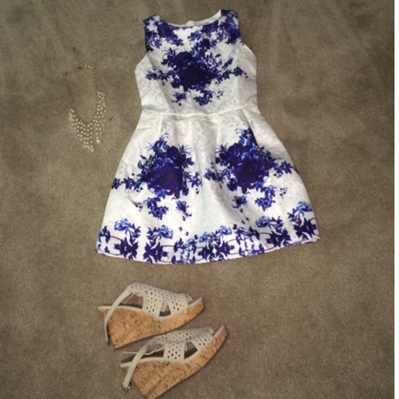 SUPER CUTE FLORAL DRESS!!😍😍