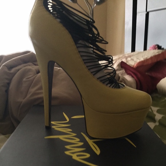 London Trash high heel pumps