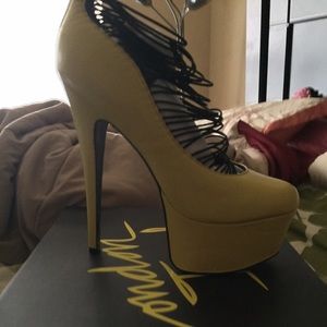 London Trash high heel pumps