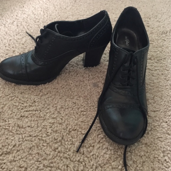 Cute black boots
