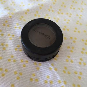 MAC Eye shadow espresso!