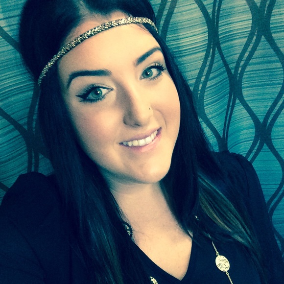Meet your Posher, Caitlin