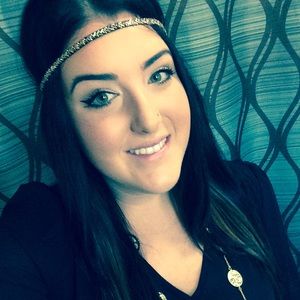 Meet your Posher, Caitlin