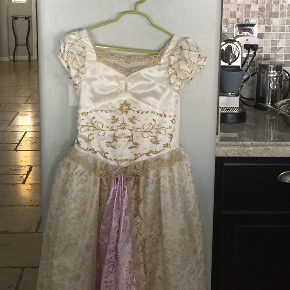 Disney Costume: Rapunzel "Tangled" Wedding Dress.