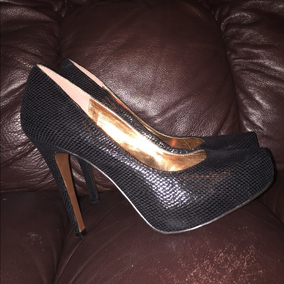 Shoes - Picture 2 of 3