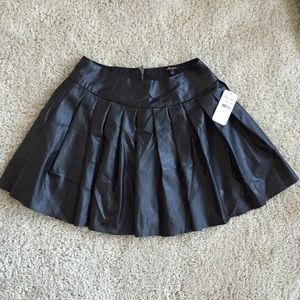 Splendid black faux leather pleated skirt