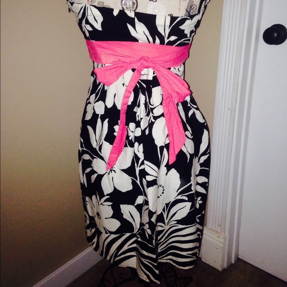 Charlotte Russe Strapless Floral Dress - Picture 3 of 3
