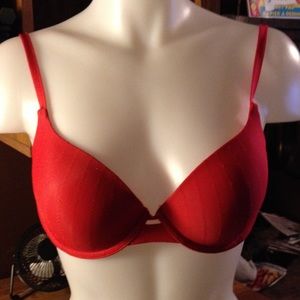 Bundle of 6 convertible bras.