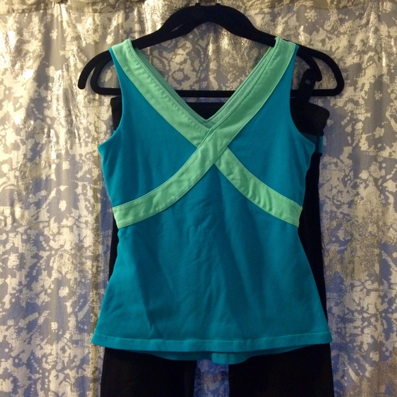 Lululemon cross x top