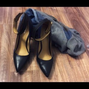 Two toned heels with ankle strap, navy & black