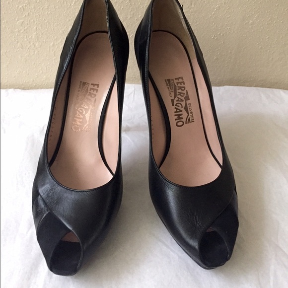 Authentic Salvatore Ferragamo pumps/ high heels