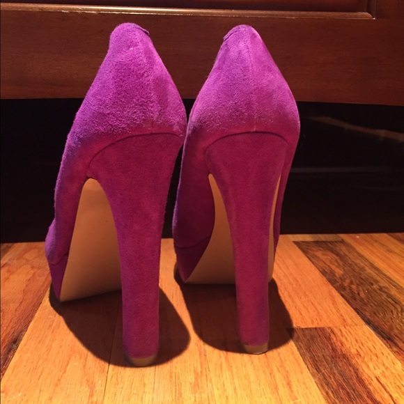 STEVE MADDEN HEELS - Picture 2 of 2