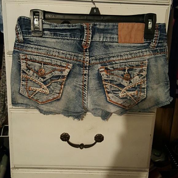 Shorts - Picture 2 of 3