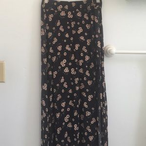 Maxi skirt with slit on on left side