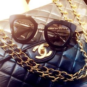 Prada sunnies😎 comes with everything.