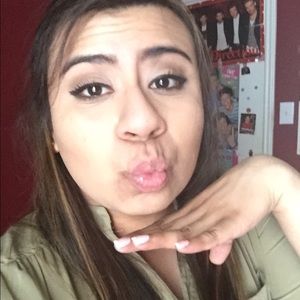 Meet your Posher, Daniela