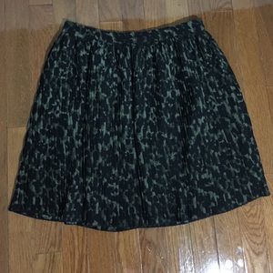 H&M pleated skirt green and black sz Sm