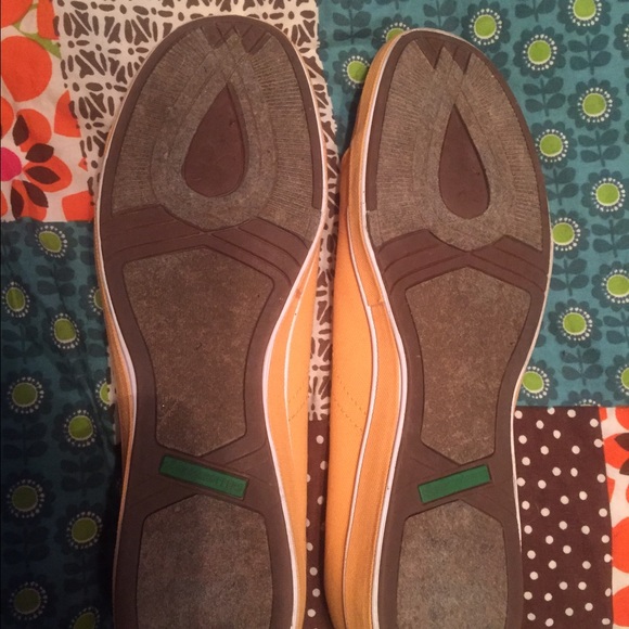 yellow w/ plaid accent grasshopper shoes size 11 - Picture 2 of 4