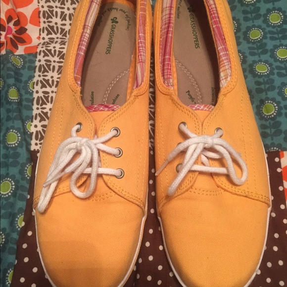 yellow w/ plaid accent grasshopper shoes size 11 - Picture 4 of 4