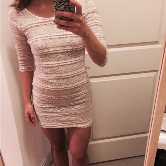 Mid-sleeve lace bodycon dress