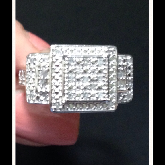 1/3 CTS Diamond Ring with Guards - Picture 3 of 4