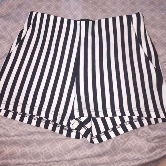 Forever 21 black and white shorts