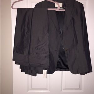 Ann Taylor Dark Gray 2 piece suit (pant have cuff)
