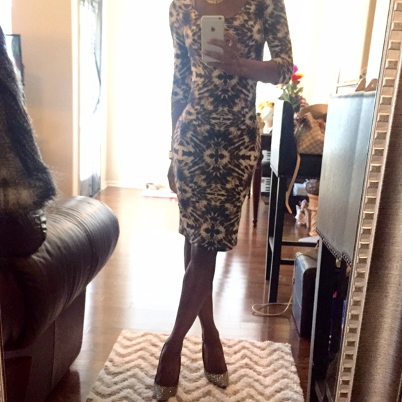 ✨Patterned Dress ✨ - Picture 4 of 4