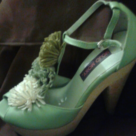 Mint green leather strap shoes.